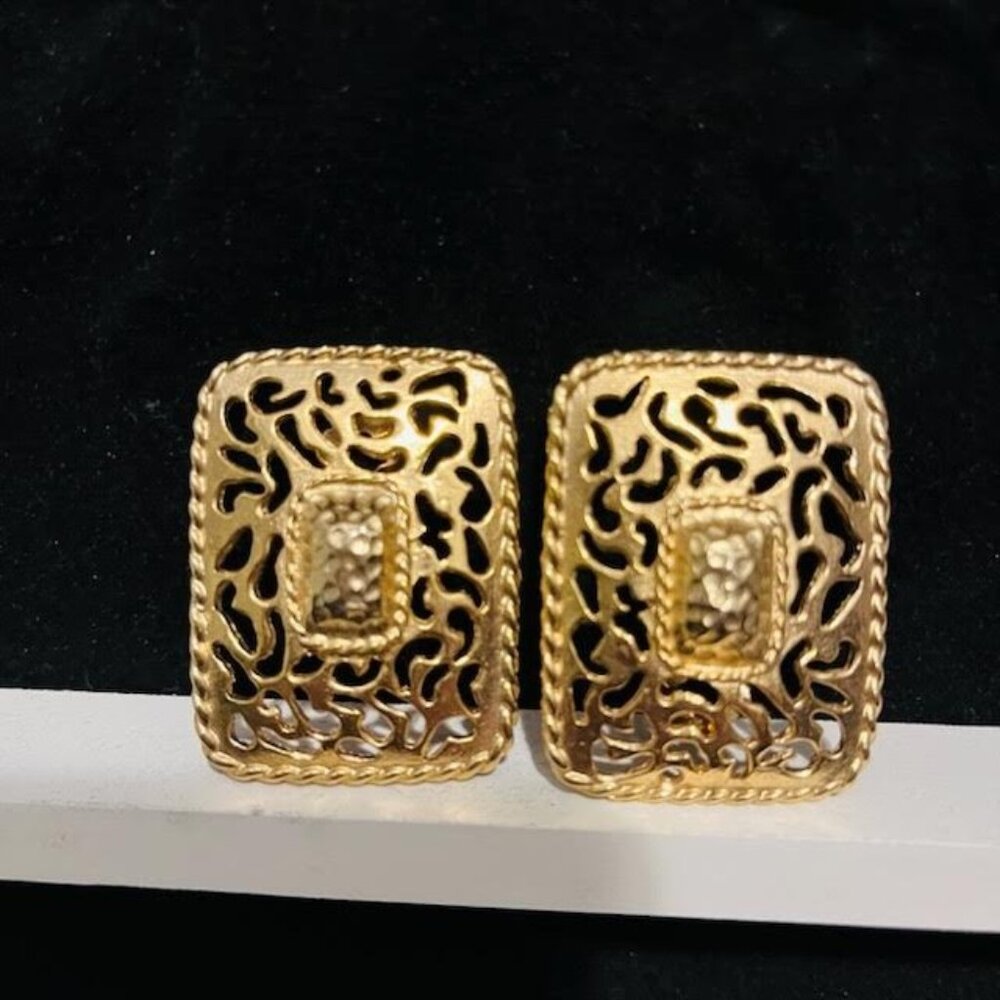 VTG  80’s Gold Tone Metal Clip On Earrings 1980"s Style  Filigree Hammered
